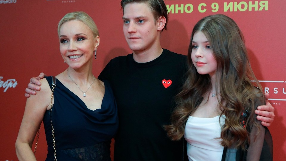 Многолетняя вражда из-за имущества, сын-ловелас и верная вдова: Как сейчас живет семья Олега Табакова