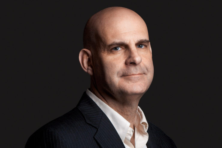 Известный американский автор триллеров и детективов Харлан Кобен.