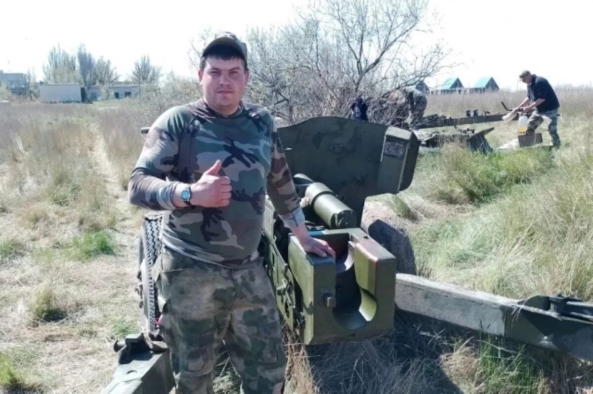    В Энергодаре в Запорожье артиллерист Дмитрий Поликша защищал безопасность атомной электростанции.