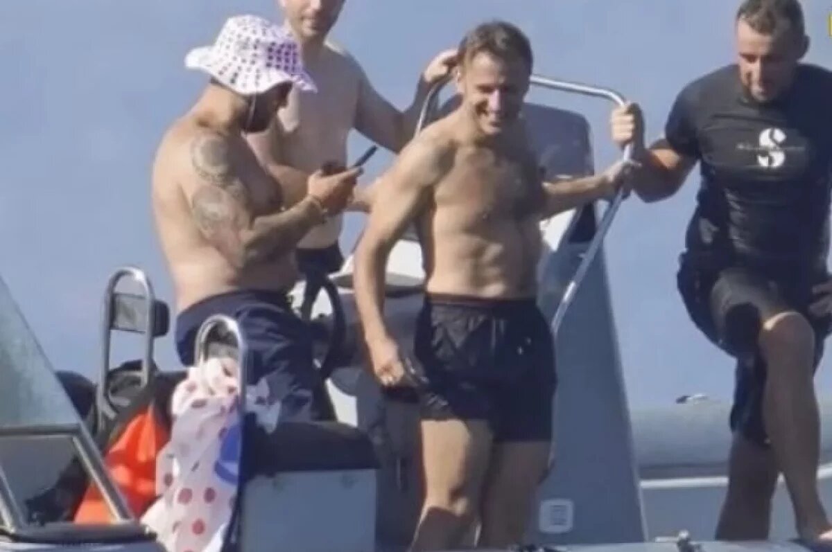    Панкратов: купание Макрона стало сигналом его политического бессилия