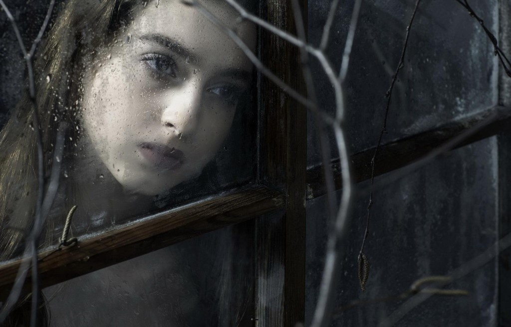 тихо шептала на могиле брата, что она ни в чем не виновата