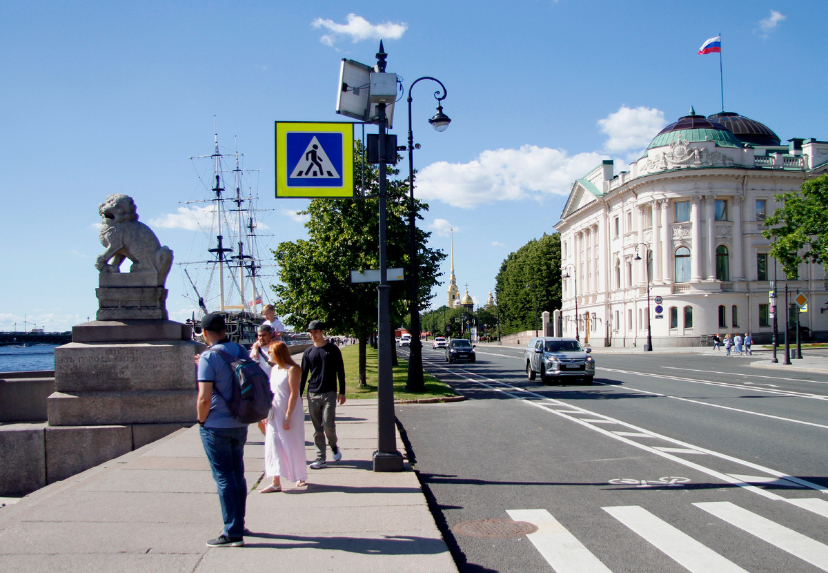 Петровская набережная