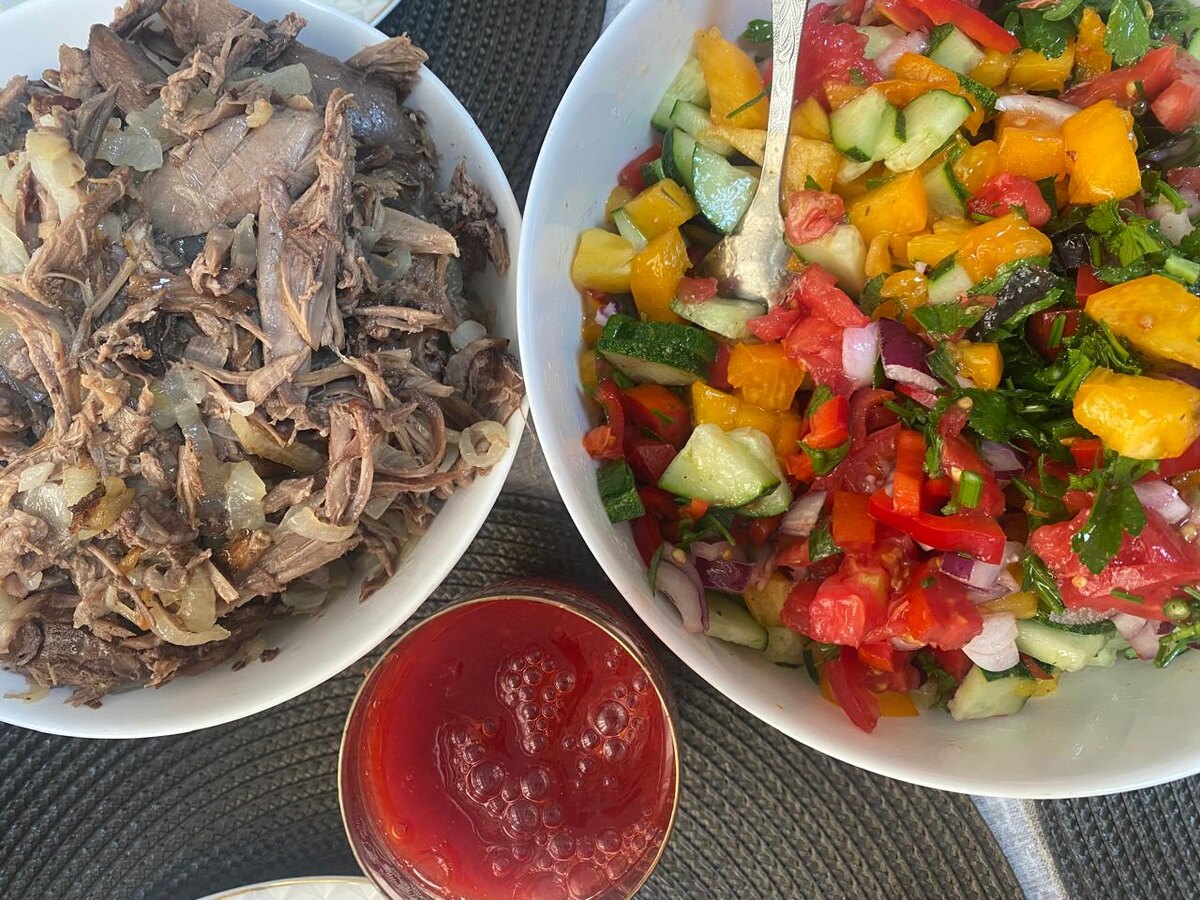 Легкий ужин : Мясо кролика и салат