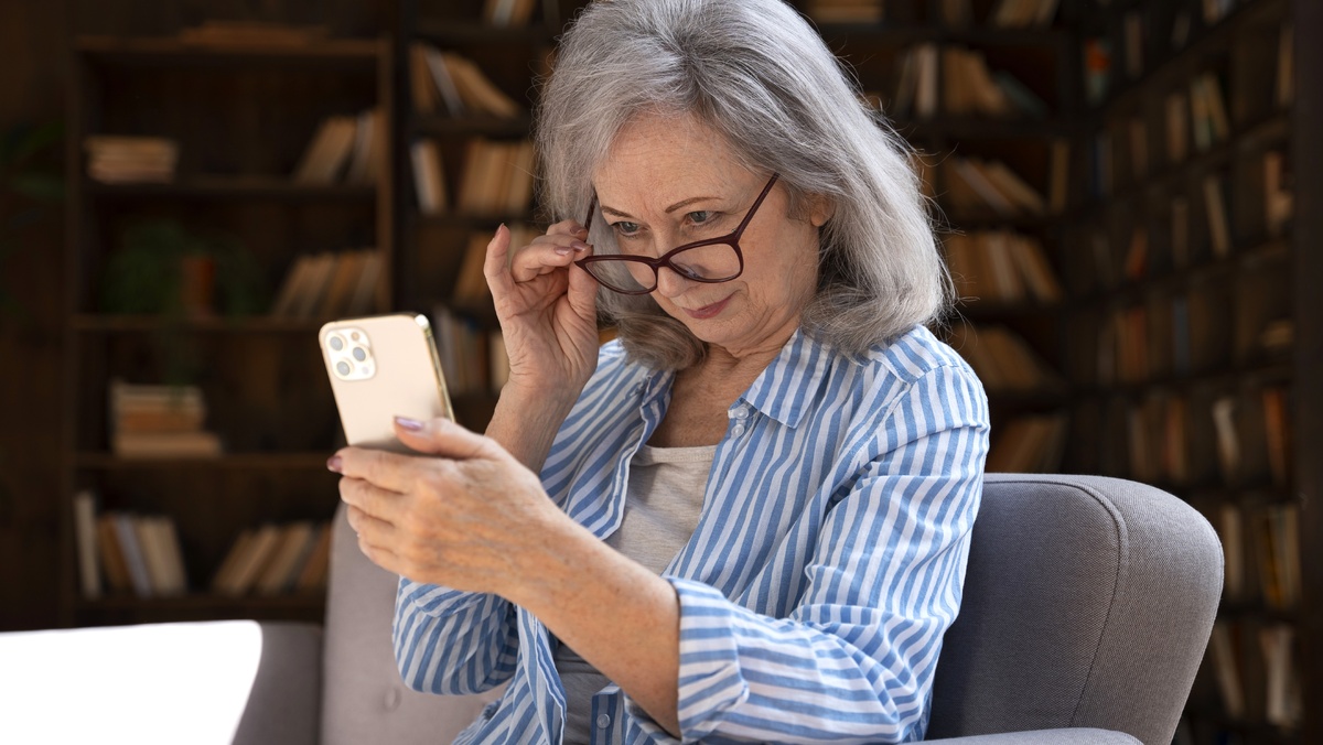    Югорские пенсионеры осваивают национальный мессенджер MAX