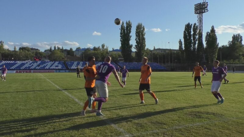    "Текстильщик" Камышин принимает гостей из Волгограда. (фото Сергея Пехтелева)