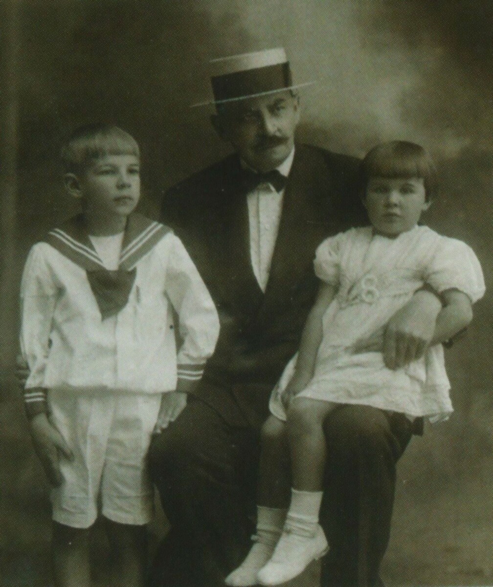 Count Felix Felixovich Soumarokoff-Elston, Prince Yusupov with his two children, Olivier (1916-2004) and Tatiana (1920-2010).