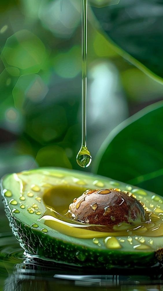 Масло авокадо снижает количество холестерина в крови, не допускает прилипания его к стенкам сосудов