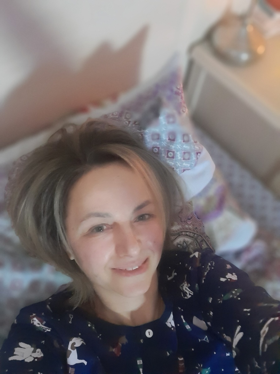 Пижамный портрЭт автора в постелЕ. Фото не новое... 