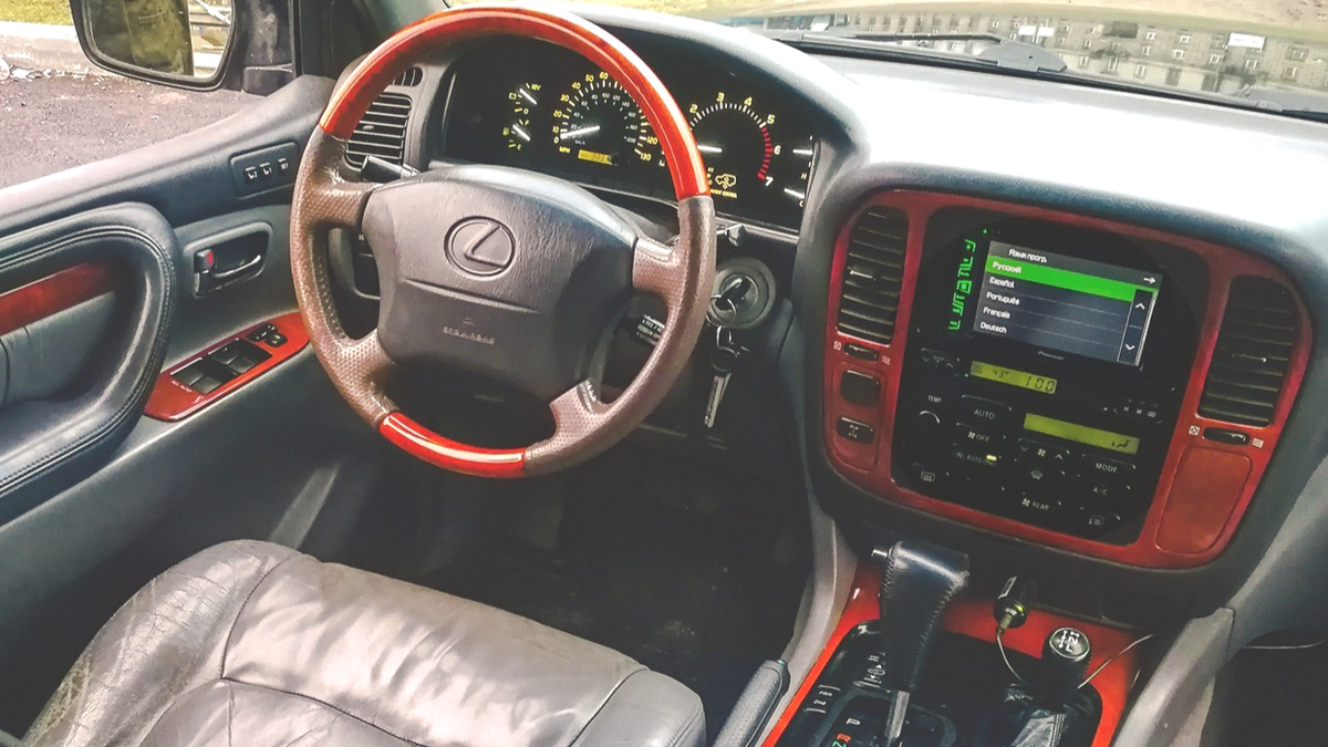 Салон Lexus LX 470