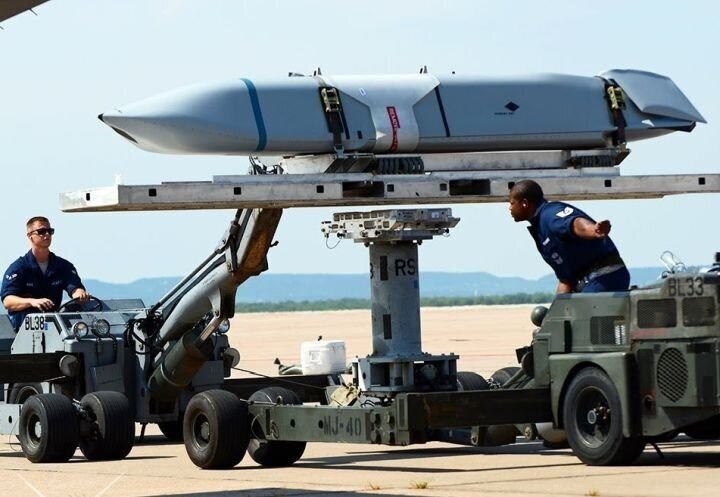 Американская дальнобойная ракета JASSM-ER. Источник: mungfali.com.