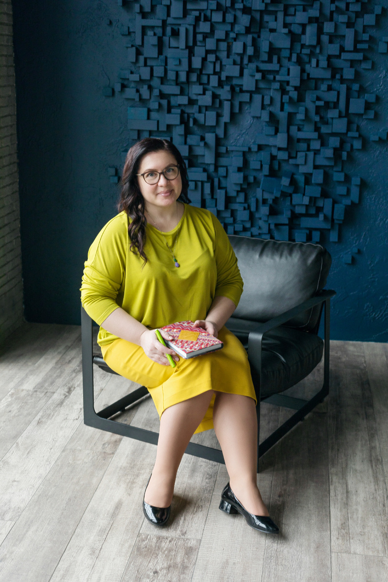 Хочется вспомнить старую шутку о том, что женщина всегда права, а если не права, нужно перед ней извиниться. Но в бизнесе так не работает)