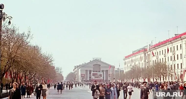 Гуляния на площади в конце 70-х годов в Кургане
Фото: ВКонтакте/страница Алексея Дедова