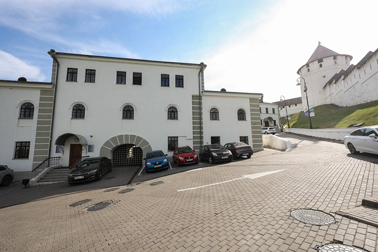    Вахитов был отправлен в пересыльную тюрьму под самыми стенами Казанского кремля (сейчас в здании бывшей тюрьмы находится Институт истории им. Марджани).   
Фото: Андрей Титов