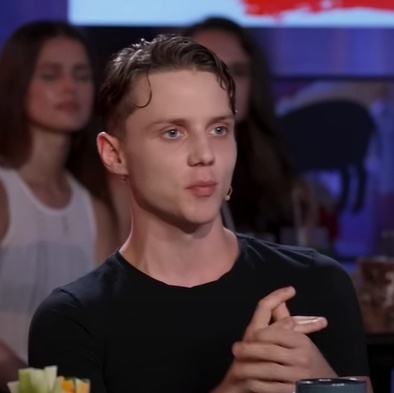     Обзор: «Вопрос ребром – Ваня Дмитриенко»