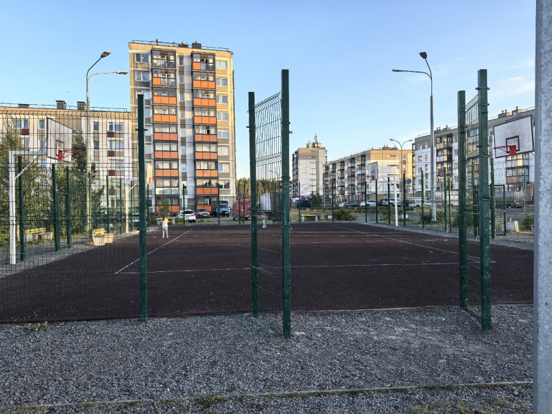    Девочка чуть не лишилась глаза на одной из спортивных площадок Петрозаводскагруппа ВКонтакте "Подслушано в ПТЗ"