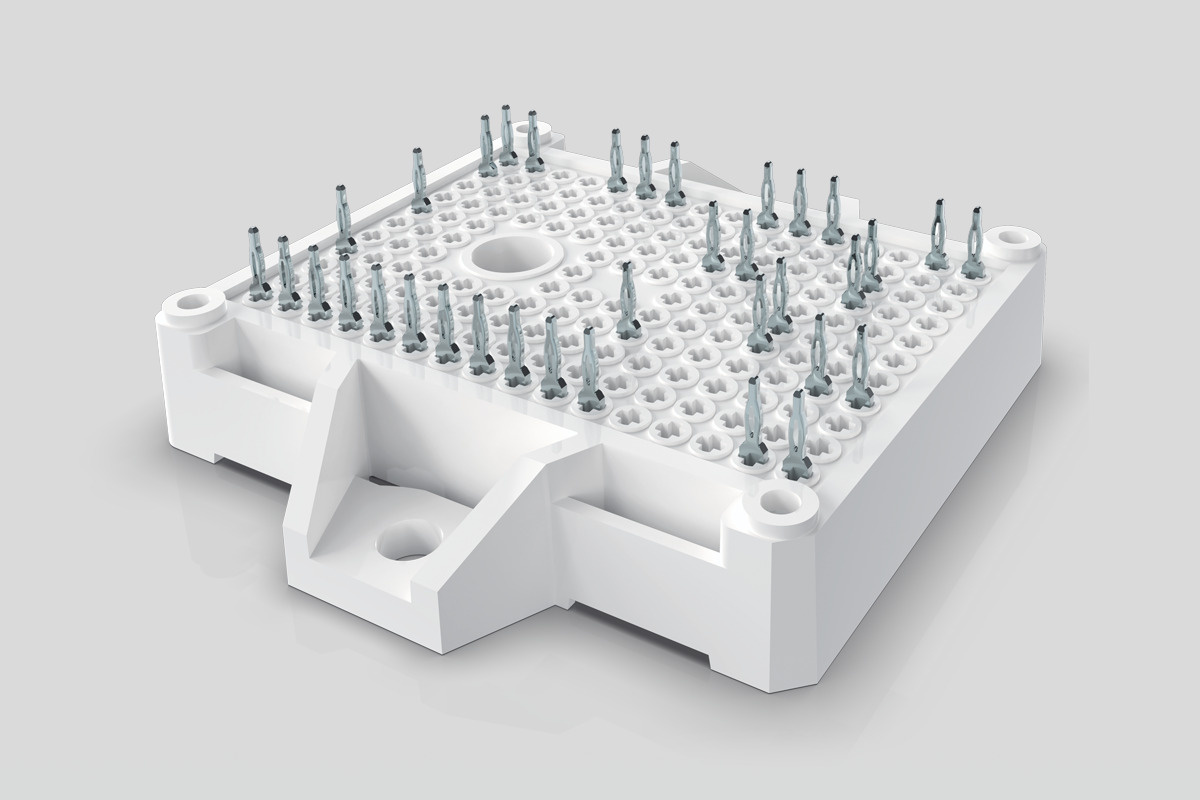 Другой угол корпуса SEMiX (белый вариант SEMITOP/E) — акцент на термически оптимизированном корпусе