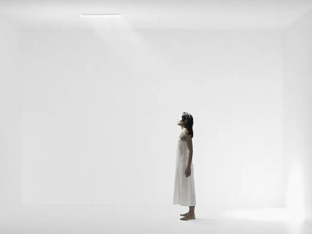 Она молча взяла меня за руки и мы пошли по очень длинному коридору, где было очень много дверей , по обе стороны коридора, на каждой двери табличка с именем и фамилией , прошли мы долго или коротко и вот мы дошли до комнаты с моими инициалами , девушка меня молча оставила и ушла —  растворялась . Я долго стоял у двери  и если честно боялся открыть эту дверь. Но вскоре набрался решимости и открыл дверь, к моему удивлению она была пустая, без окон, белая как будто после побелки , и только в углу стояла полка и на ней была единственная книга , я достал эту книгу  — а там вся моя жизнь. Говорят что ТАМ мы предстаём пред самим Богом, но это оказалось не так,  Книгу читаешь где все твои плохие  дела и мысли которые ты имел при прохождение Земной испытательной жизни,  и поверьте что там нет Ада и Рая , там читая свои дурные и плохие поступки  ты получаешь такие страдания и позор, что даже страшнее самого Ада  — про которое нам рассказывали  при жизни, лучше  бы гореть  в этом проклятом Аду!!!  За всё проведённое время со своей книгой — поверьте каждая  Душа выгорает, очищается полностью, и после полного очищения — становишься чистым, легким как пёрышко, Я даже не знаю сколько прошло времени, или дня — пришла опять девушка вся в белом и молча опять повела меня куда то по этому бесконечному коридору куда то туда, через какое то время мы опять очутились в той комнате  — как бы в  приёмной у Бога , девушка  опять отпустила мои  руки и молча ушла , и растворилась . Я немного постоял в этой комнате без окон , а ещё была  дверь которая меня пугала, и я долго не решался открыть её.  Набравшись храбрости я открыл и просто упал в тоннель которая меня и привела сюда, . Летел я тоже очень долго был в полном сознании, и всё замечал и чувствовал. , затем вспомнил что в операционной палате  пол был бетонный и стало страшновато , и что падая с огромной скоростью я могу разбиться ? Но меня неведома сила  замедлила  падение ,и — притормозила и  я мягко опустился на операционный стол. 