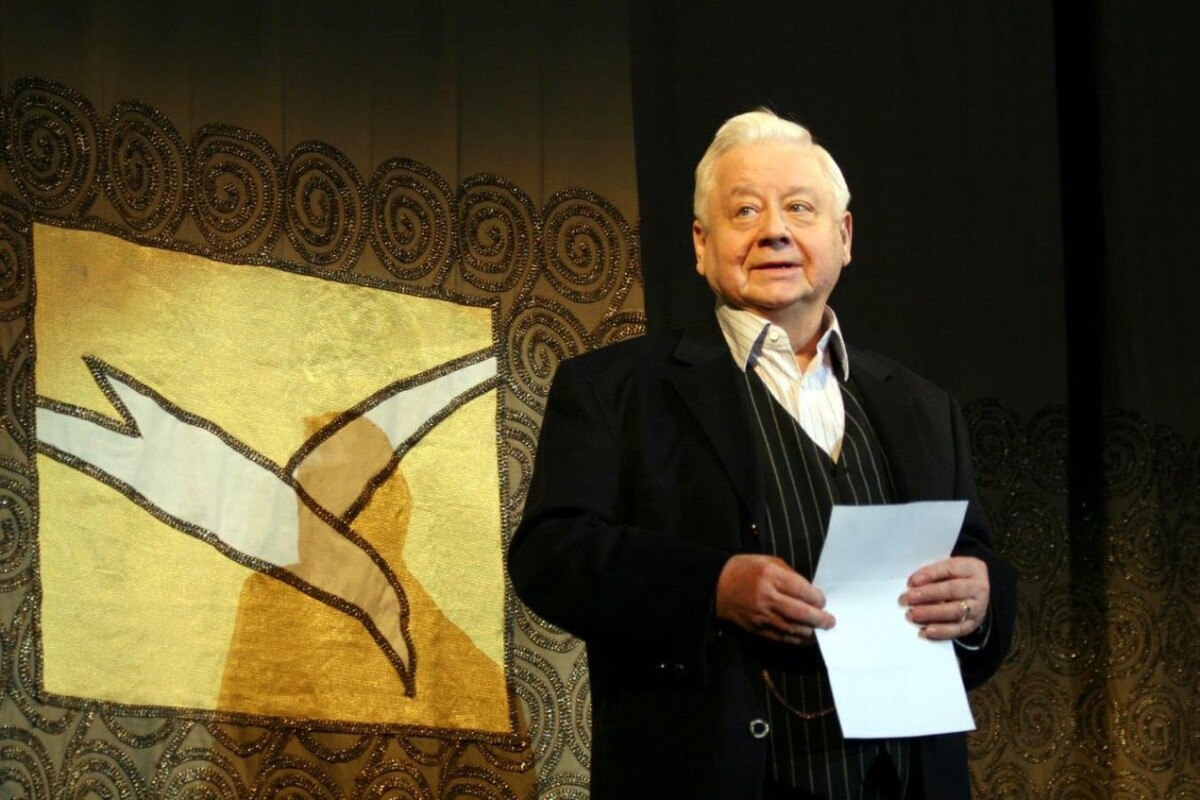 Олег Павлович Табаков на мхатовской сцене