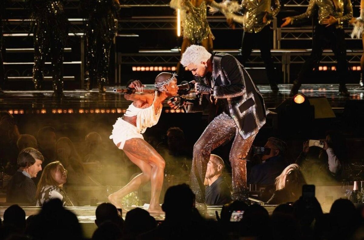 Синтия Эриво в роли Иисуса и Адам Ламберт в роли Иуды. Фото Forbes.com