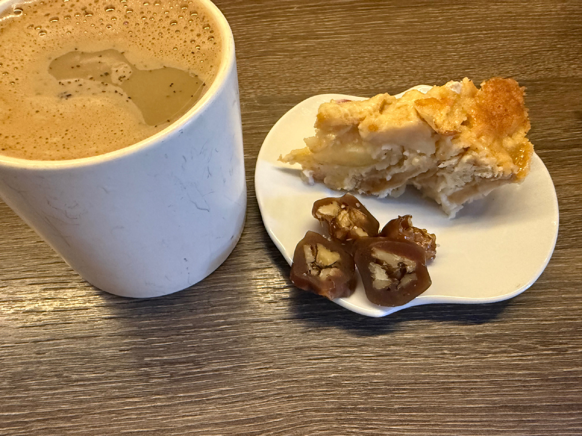 Шарлотка и чурчхела с утренним кофе