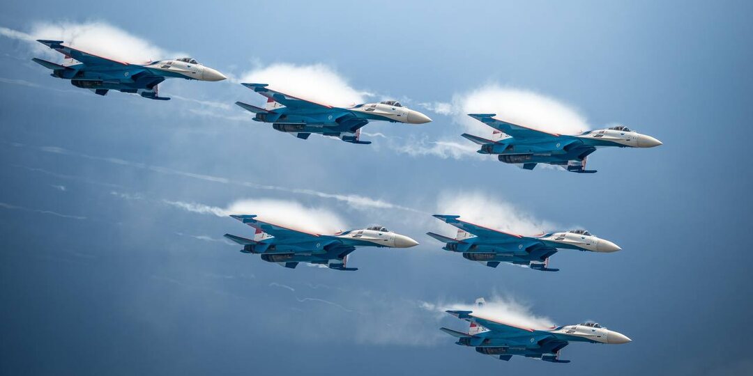 Дорогие друзья, ветераны авиации, летчики, штурманы, инженеры, техники, курсанты и все, кто связан с небом