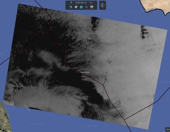    Спутниковый снимок с изображением масляного пятна в Каспийском море / t.me/twrussia