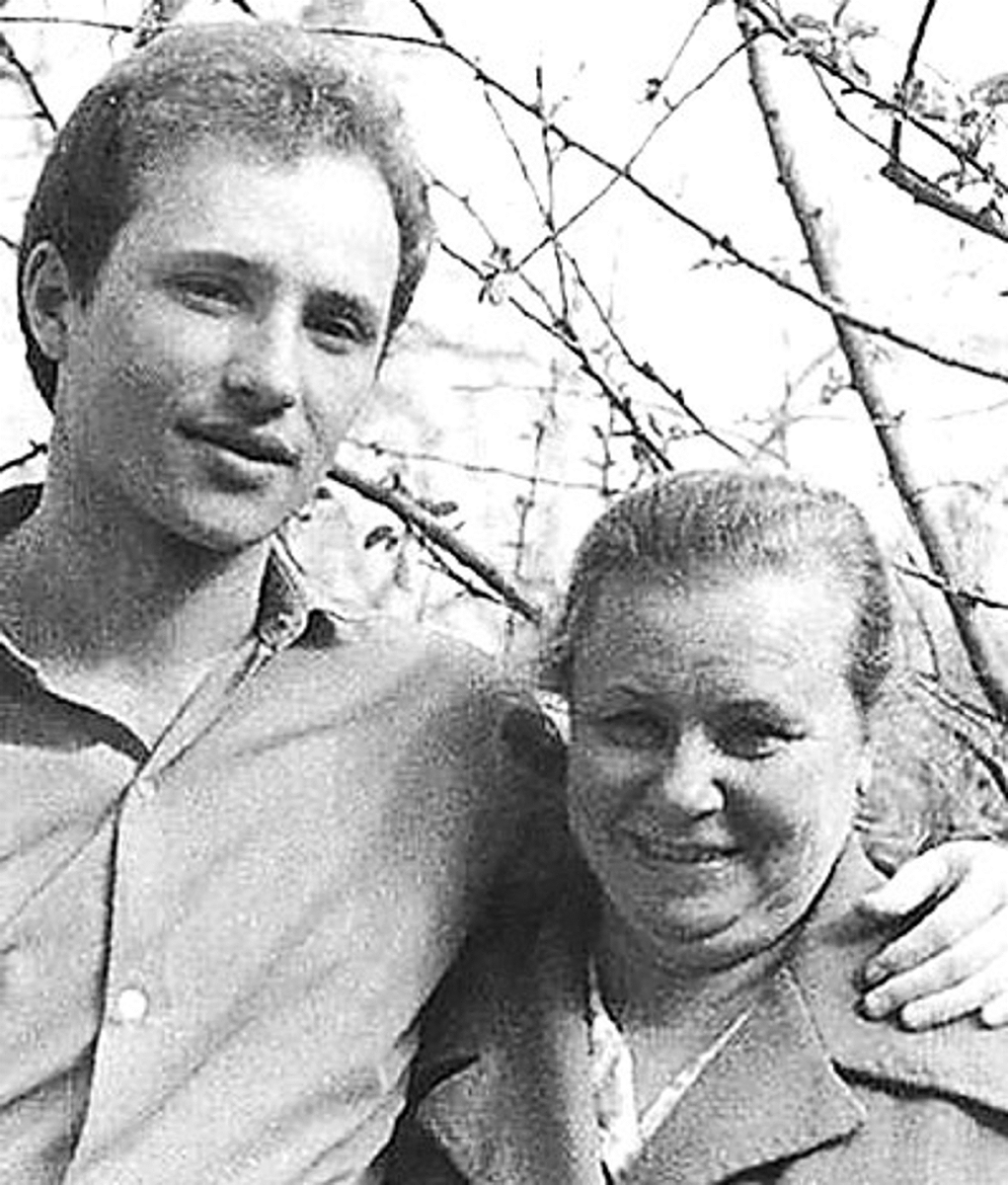 Со своей мамой, Людмилой Александровной.