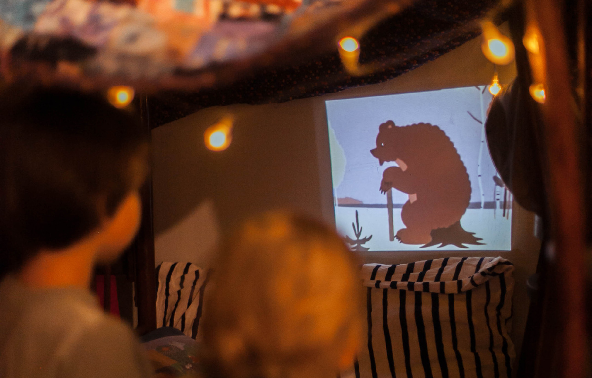 Сказки вместо мультиков на проекторе LUMICUBE