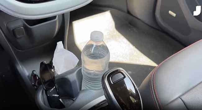 Правильная установка роковой бутылочки – под рукой и вне доступа солнечных лучей jalopnik.com