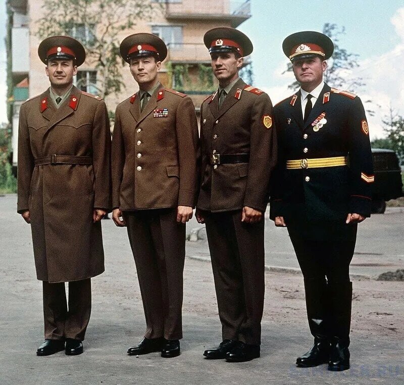 форма Советской Армии 80-ых...