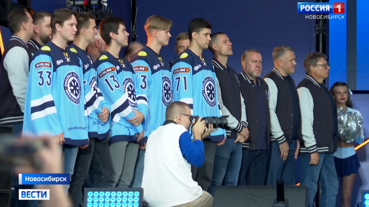 В Новосибирске тысячи болельщиков ХК «Сибирь» собрались на товарищеском матче