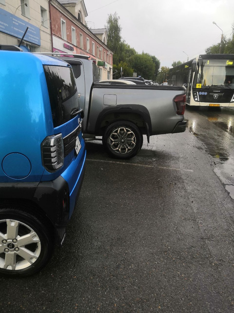 Коротко. О размерах. Дайхатсу Тафт и какой-то китайский пикап