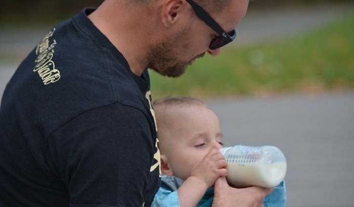    Мать пятерых детей зарабатывает на продаже собственного грудного молока