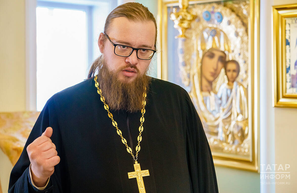 Александр Ермолин: «Сейчас мы знаем самые разные формы крестов. Главное, чтобы в центре изображения были не какие-то красивые камушки, а сам Господь»Фото: © Салават Камалетдинов / «Татар-информ»