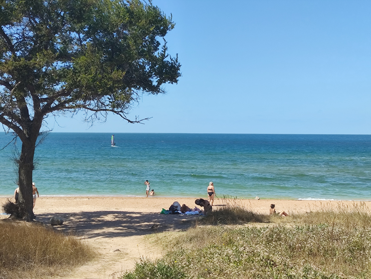 И народ куда-то подевался