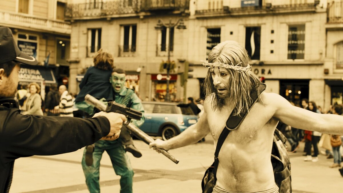 Кадр из фильма «Ведьмы из Сугаррамурди» (2013)