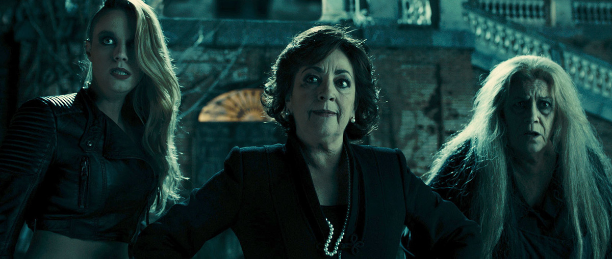 Кадр из фильма «Ведьмы из Сугаррамурди» (2013)