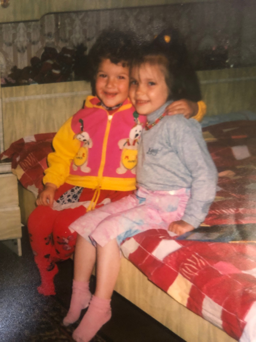 Знакомьтесь-это Ксюша,моя дочь и Настя