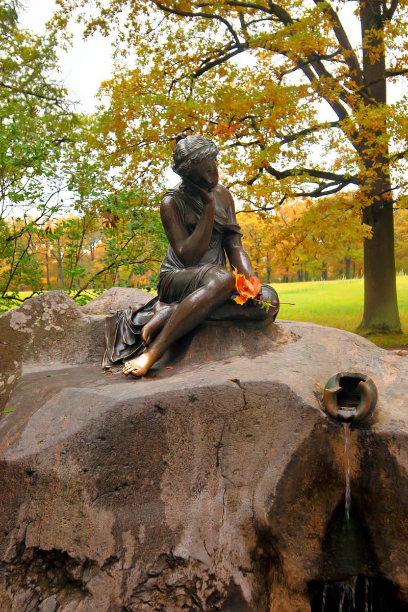 Девушка с кувшином