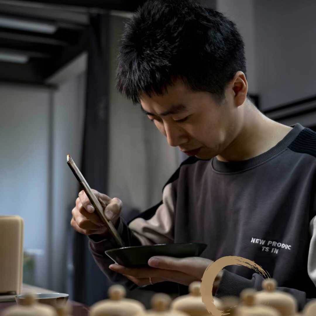 Ван Сэнь за работой