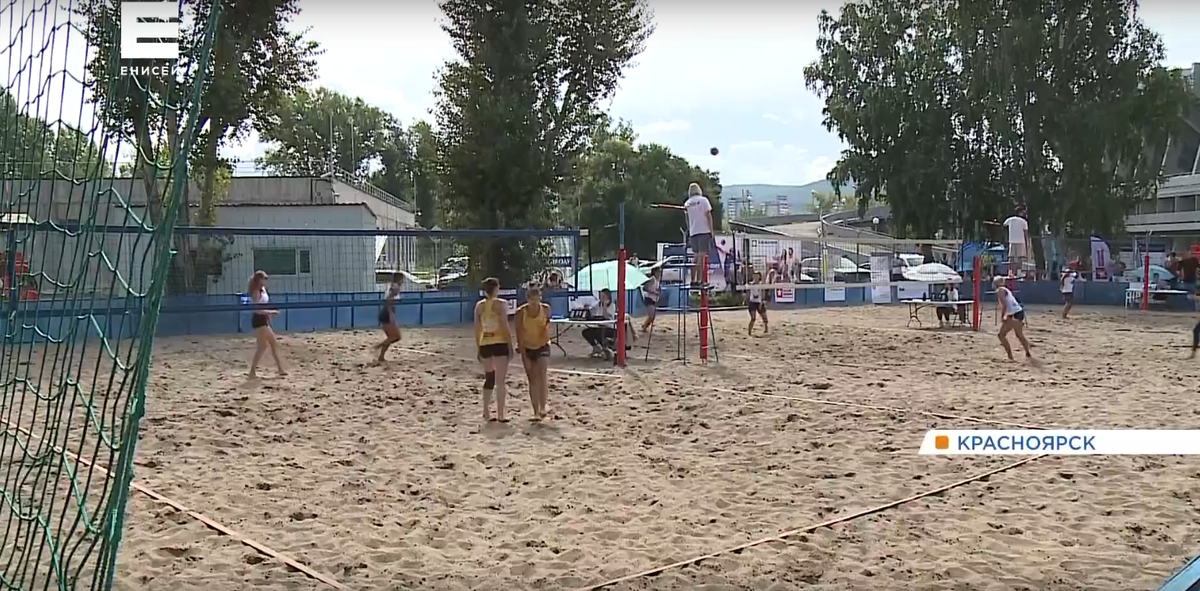     В Красноярске стартовал турнир по пляжному воллейболу