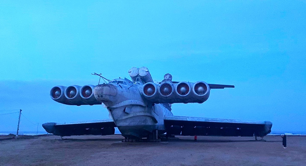 экраноплан-ракетоносец "Лунь"