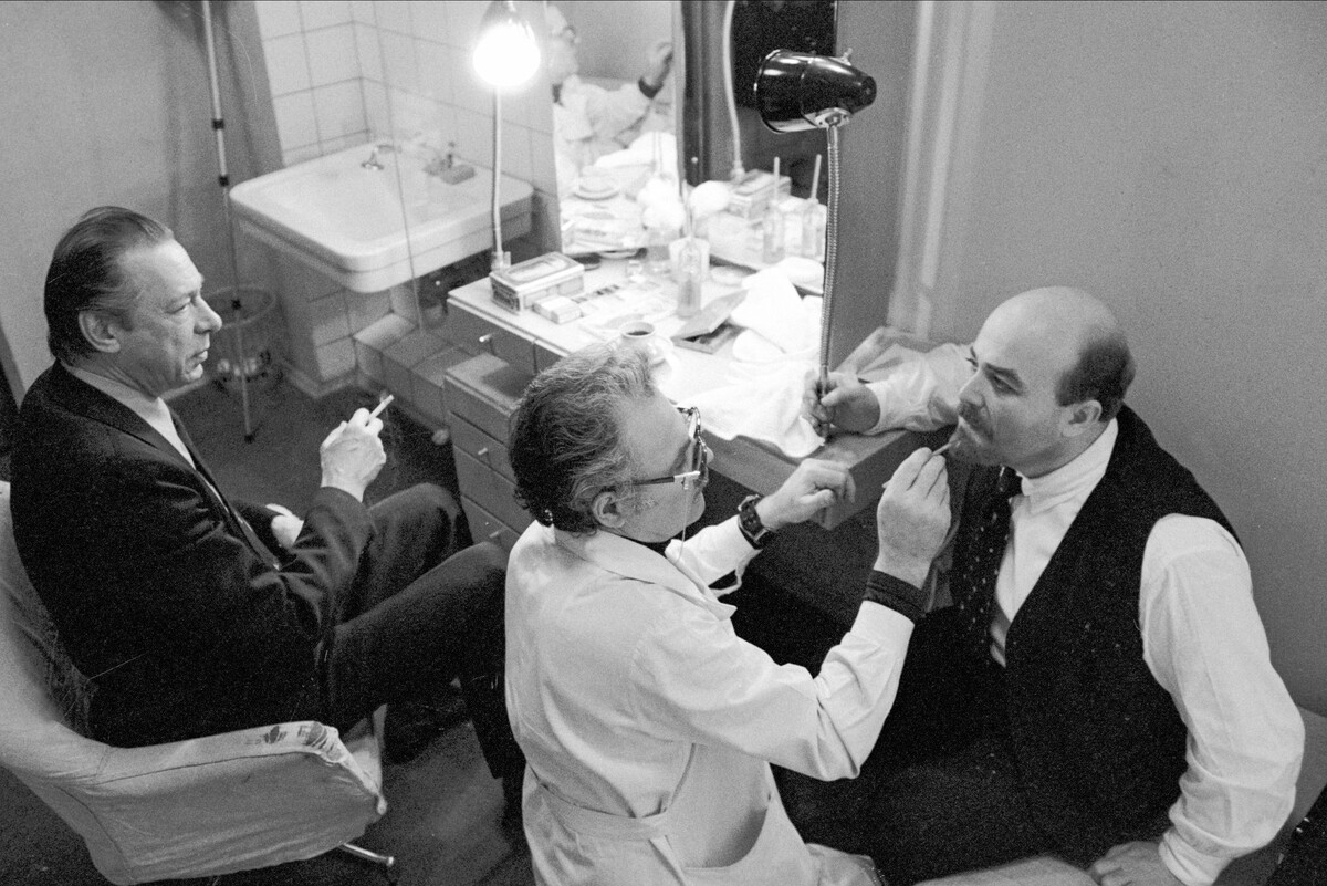 О. Ефремов и А. Калягин. Работа над ролью В. И. Ленина в спектакле "Так победим!"