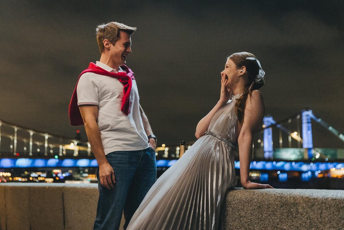 [Кадр из сериала «Москва слезам не верит. Все только начинается»]