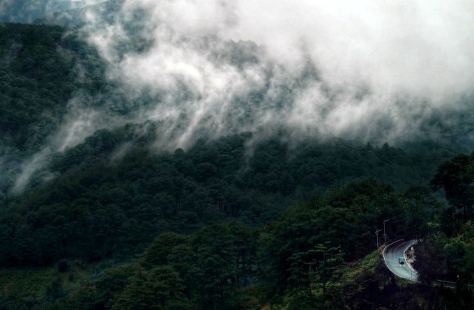 Горный перевал Далат в дождливый день в конце июля.