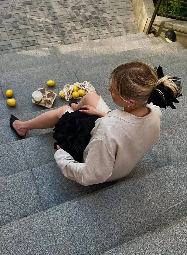 Бабочка крепится с двух сторон, что напоминает пышный цветок! 