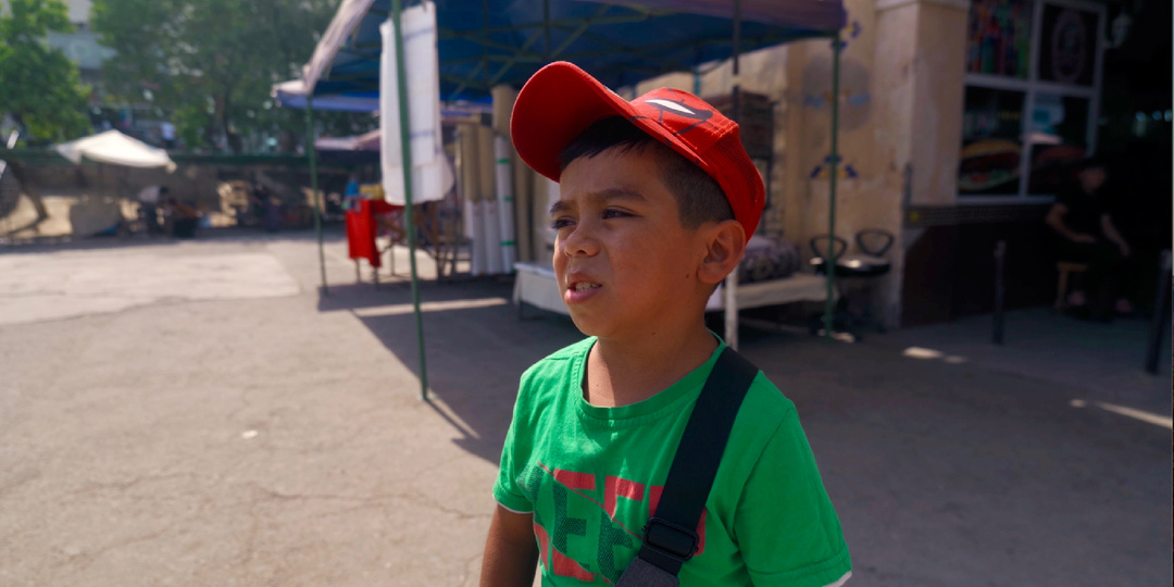 Как цыганский мальчик-певец развел нас на деньги