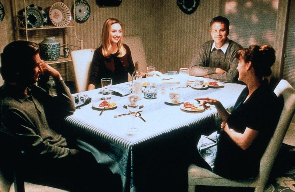 Вот такая вот идиллия, дружба домами. Кадр - Кинопоиск