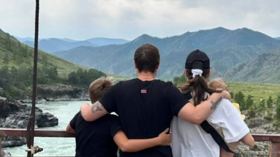    Алексей Чадов отдыхает с близкими в Республике Алтай. Источник: alexeychadovofficial/Instagram*