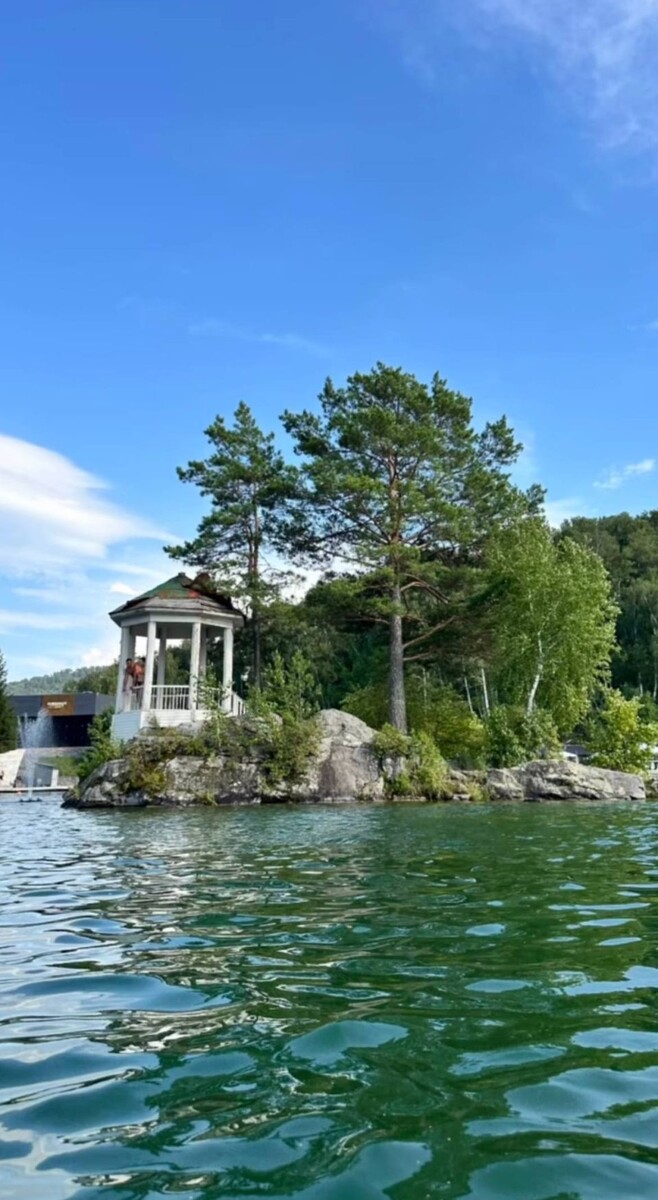    Алексей Чадов отдыхает с близкими в Республике Алтай . Источник: alexeychadovofficial/Instagram*